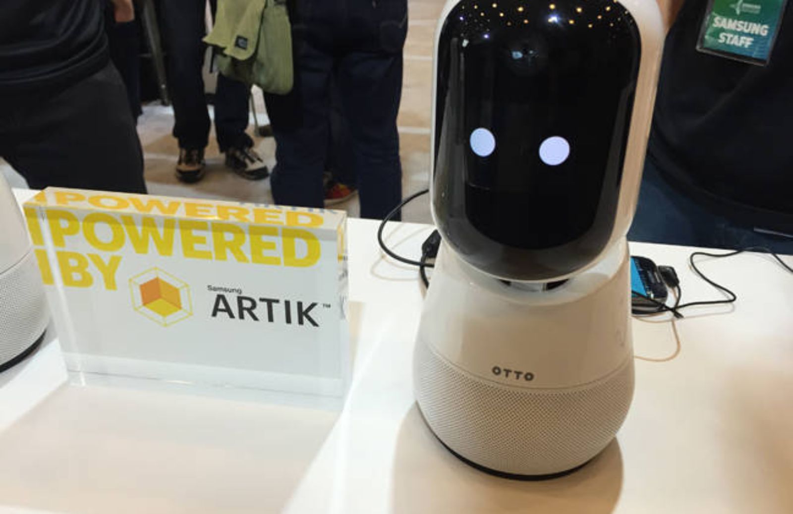 Casa smart: arriva Otto, il robot tuttofare