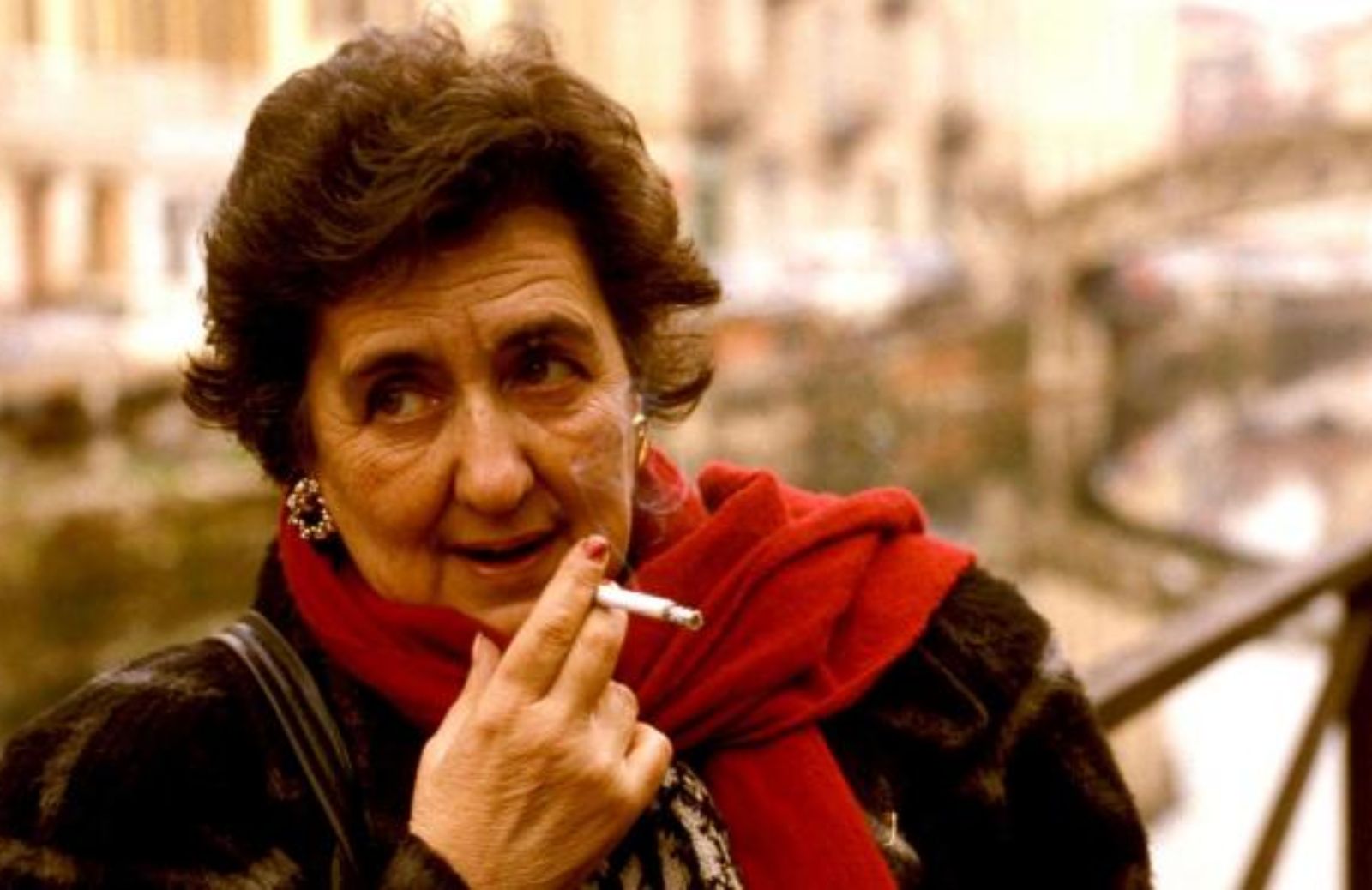 Alda Merini: vita e poesia della poetessa dei Navigli