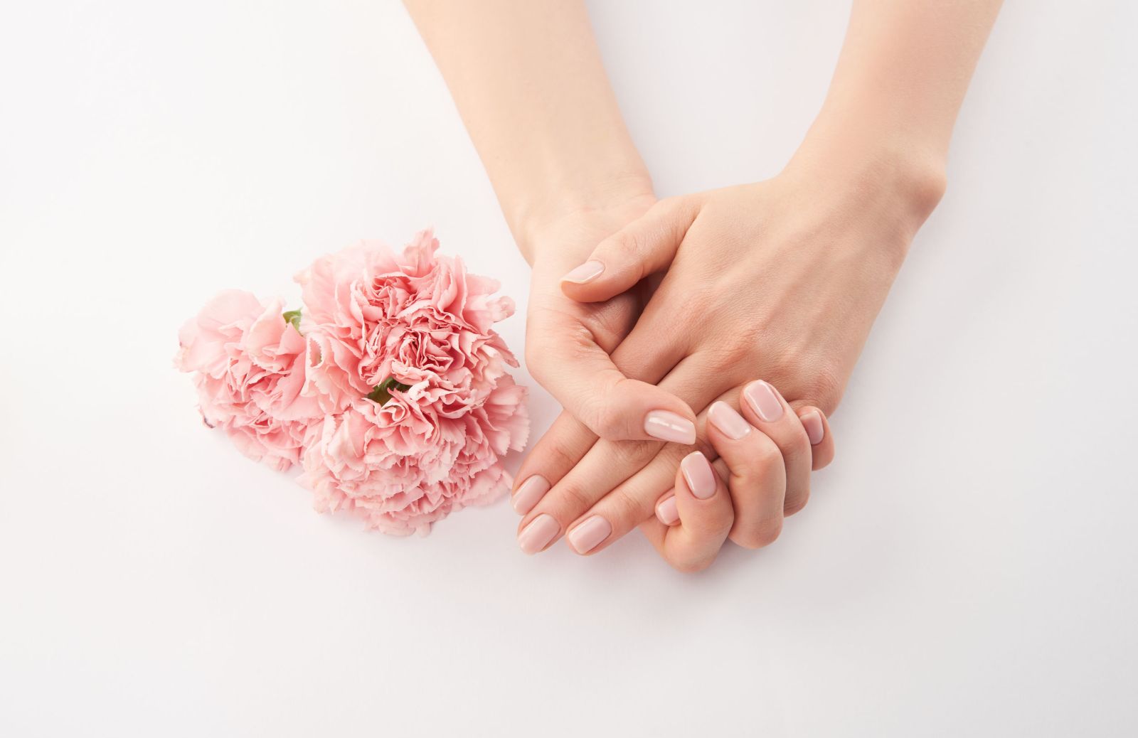 Unghie rosa quarzo: la manicure anti-ansia per l'autunno 2020
