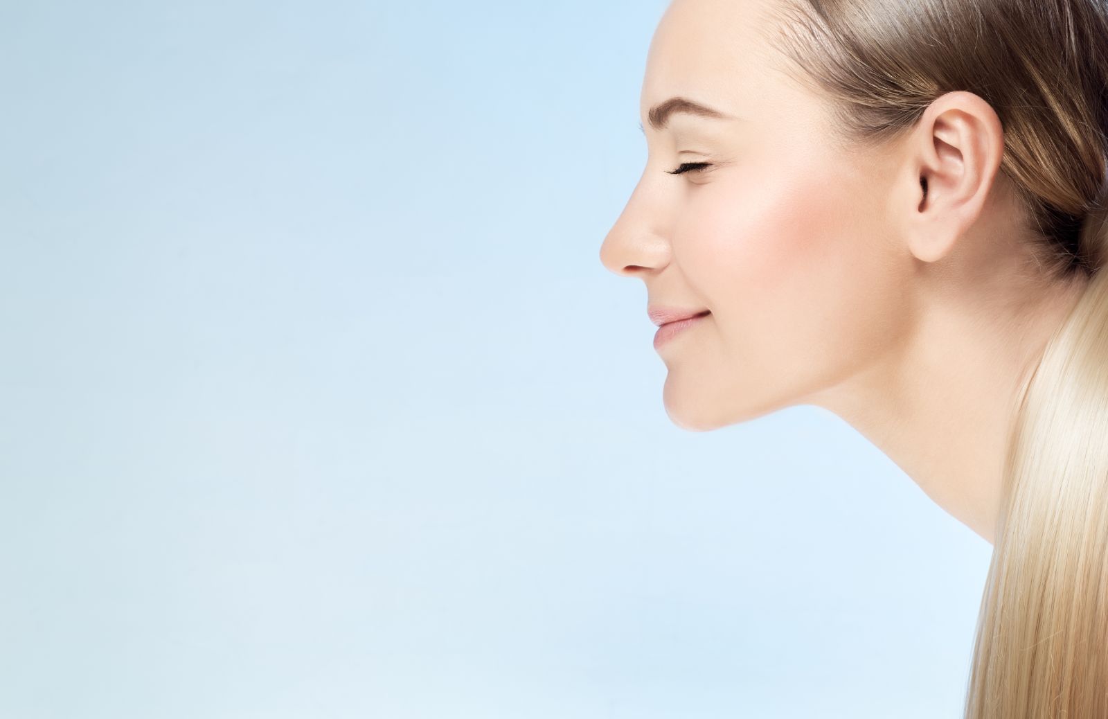 CBD amico per la pelle: i cosmetici per combattere acne e psoriasi