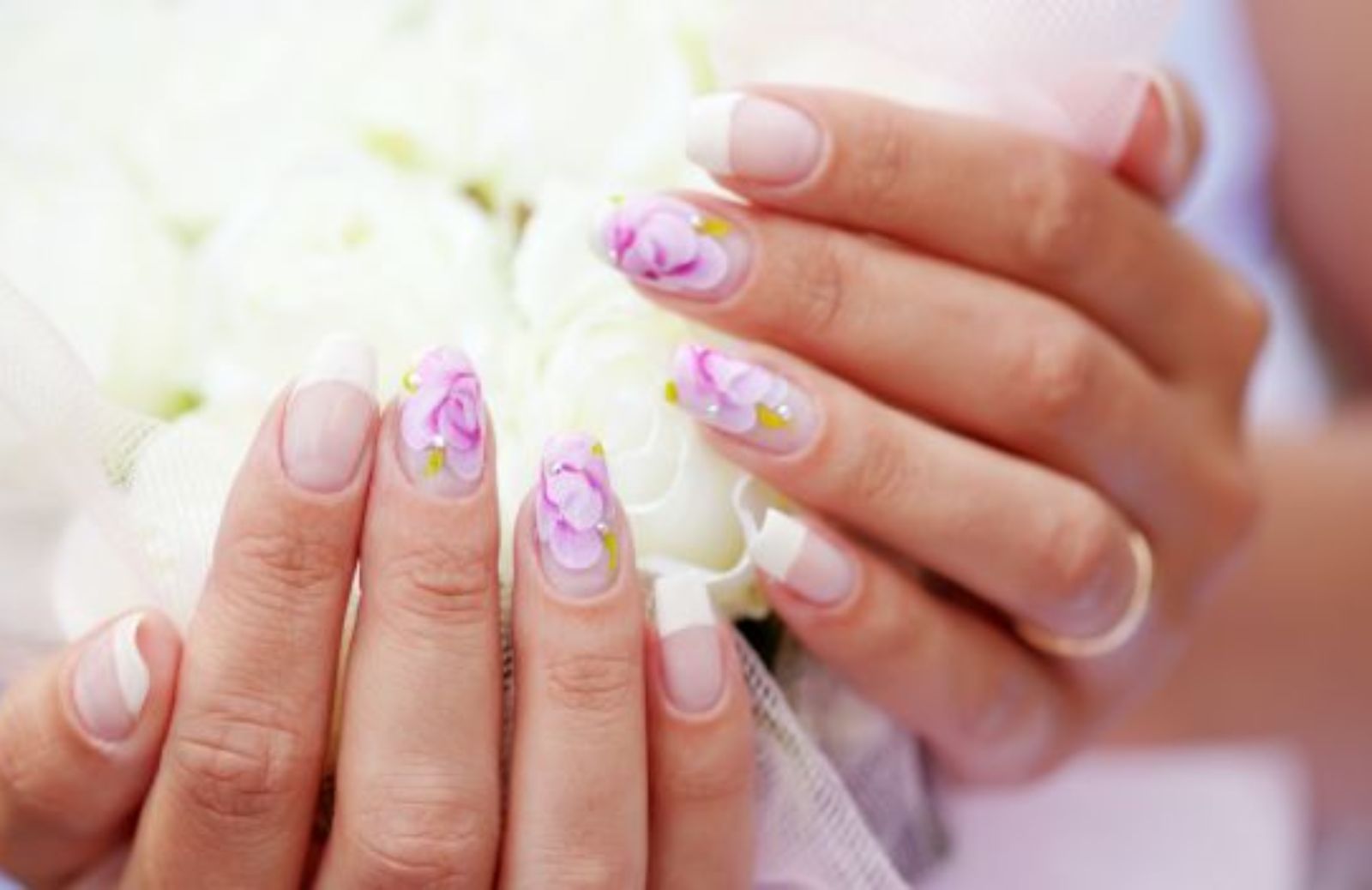 Come fare una nail art perfetta per il giorno del matrimonio