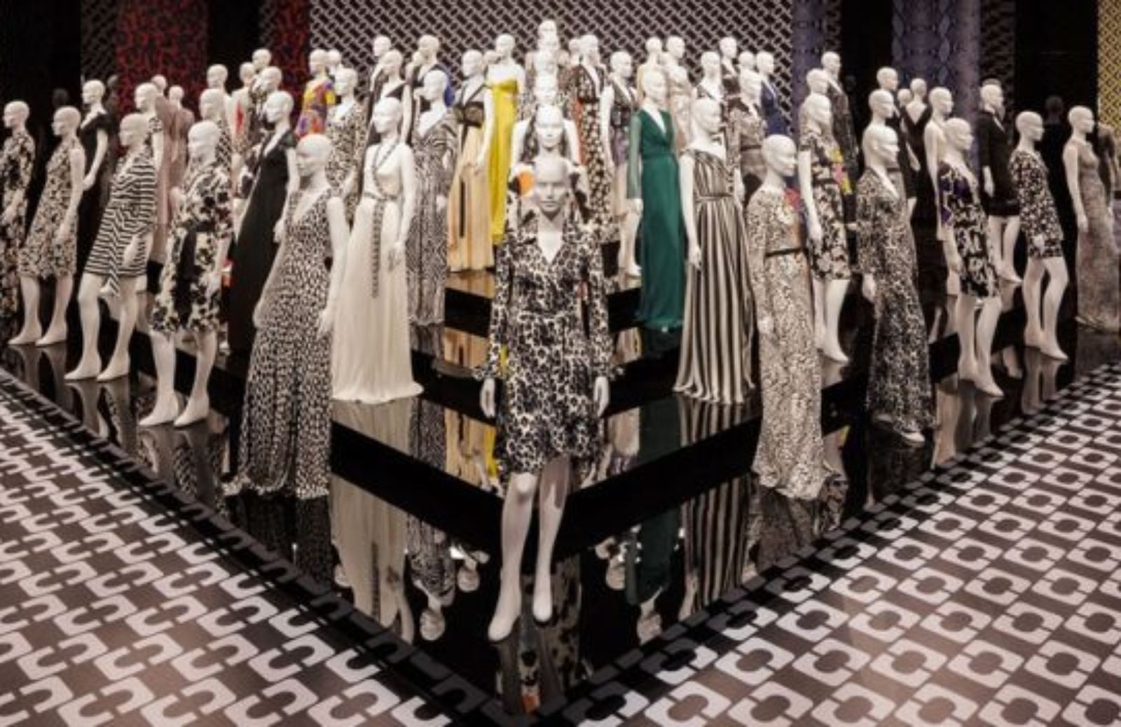 Una mostra a Los Angeles in onore del wrap dress