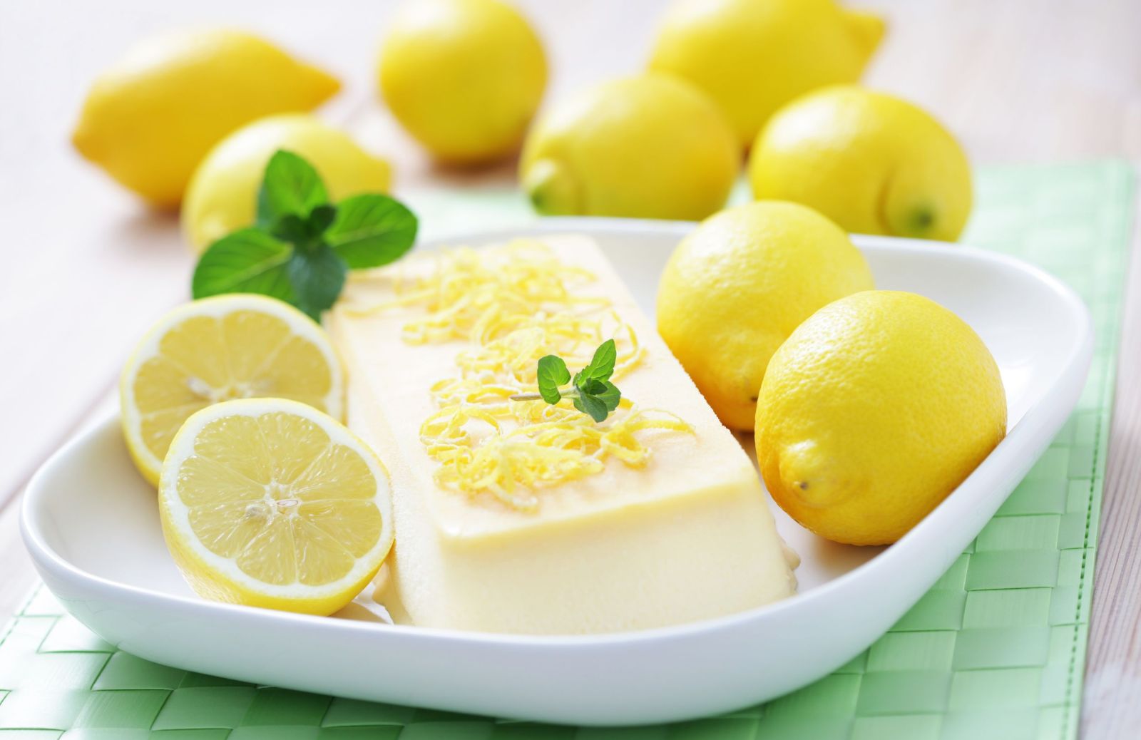 Semifreddo al limone, la ricetta facile e veloce