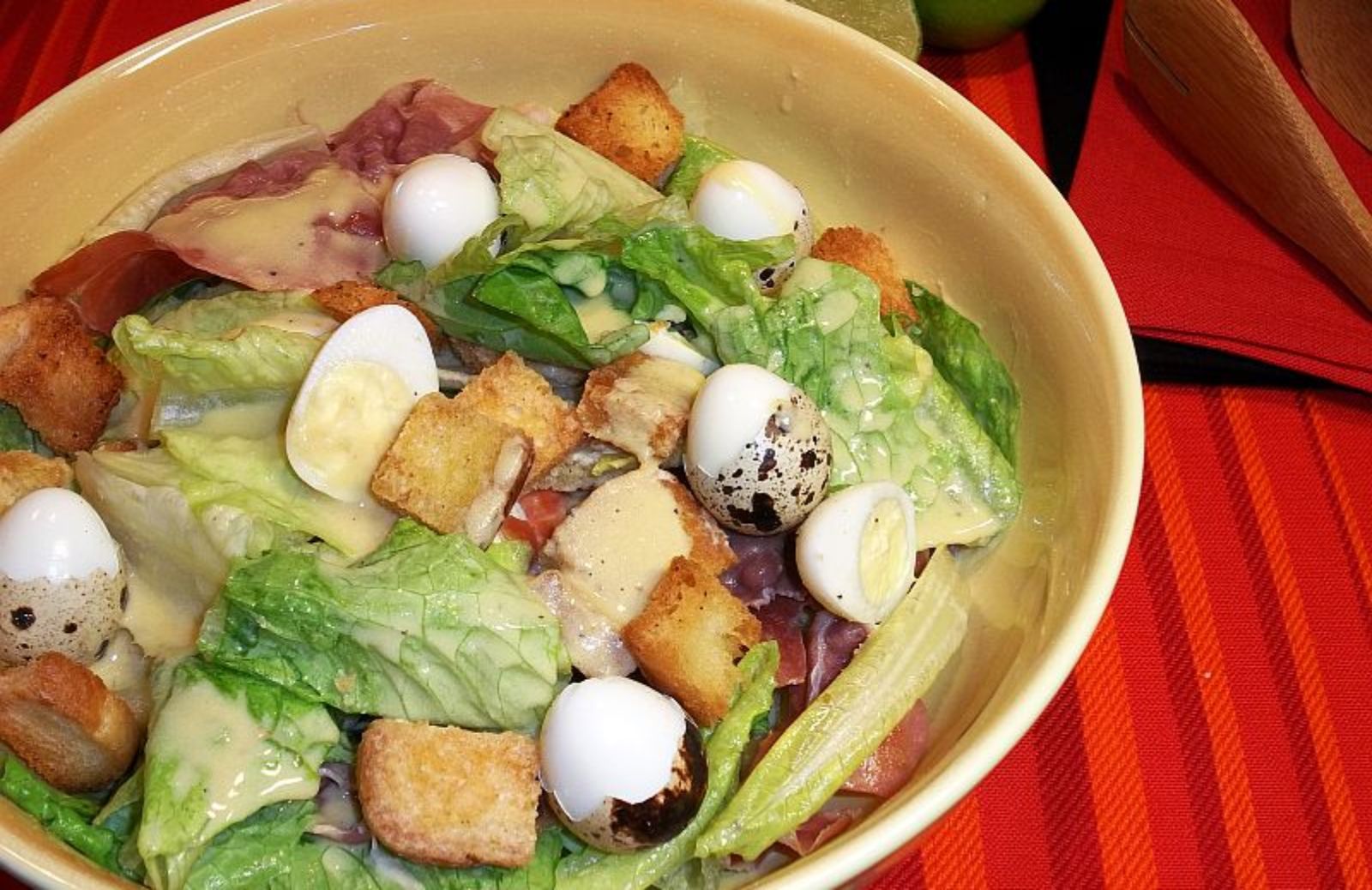 Caesar Salad: la ricetta di un'insalata che diventa piatto unico!