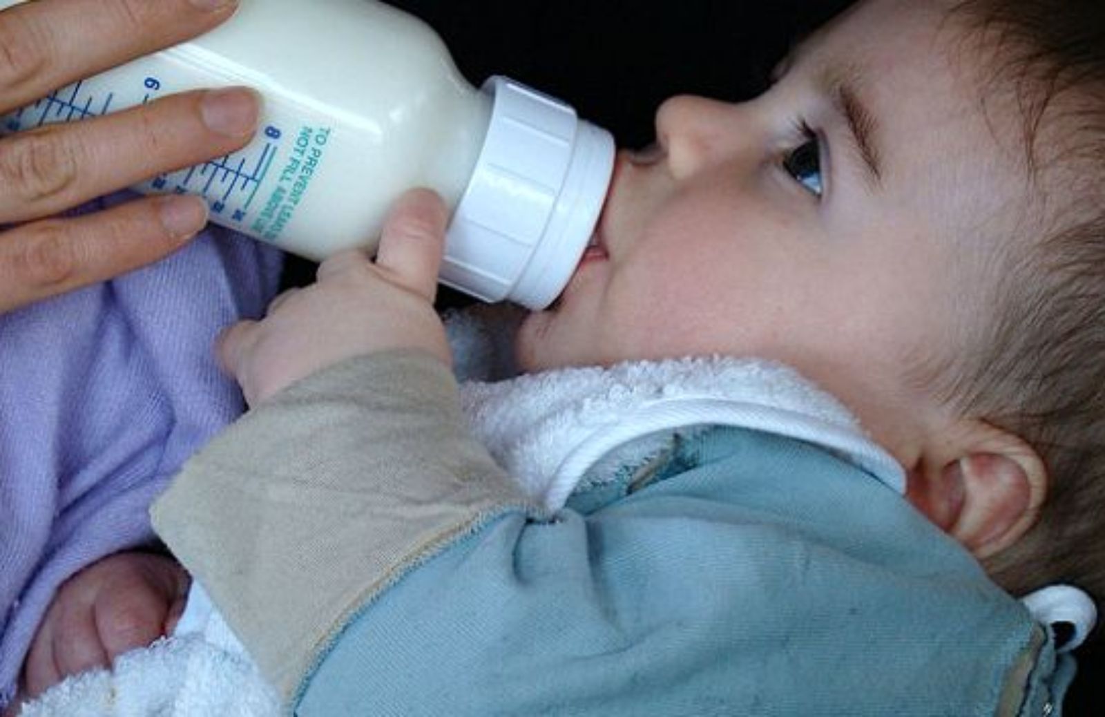 Come allattare con il latte in polvere