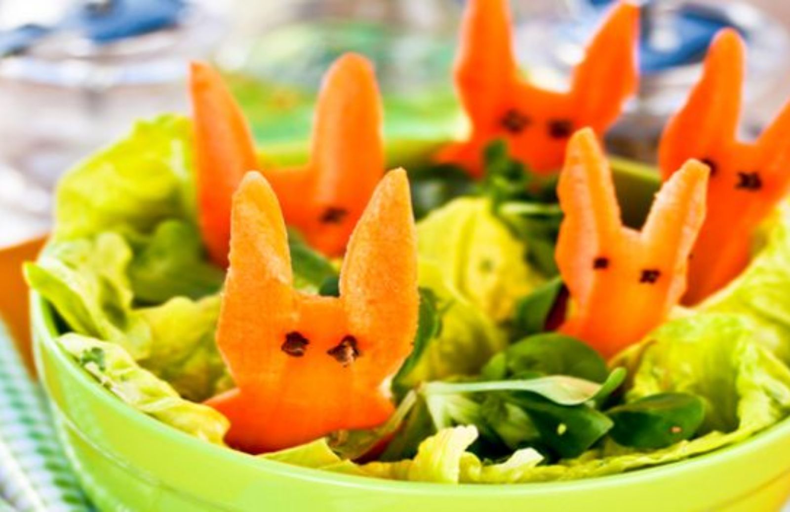 Come fare un'insalata con i coniglietti di carote