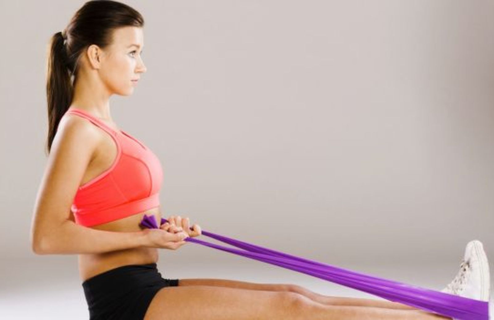 Come allenare le gambe con gli elastici in 15 minuti
