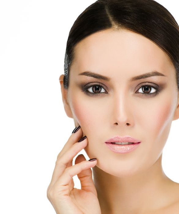 <p>Per far risaltare la tua bellezza naturale, scegli un make up occhi leggero: è efficace e sempre elegante!</p>

