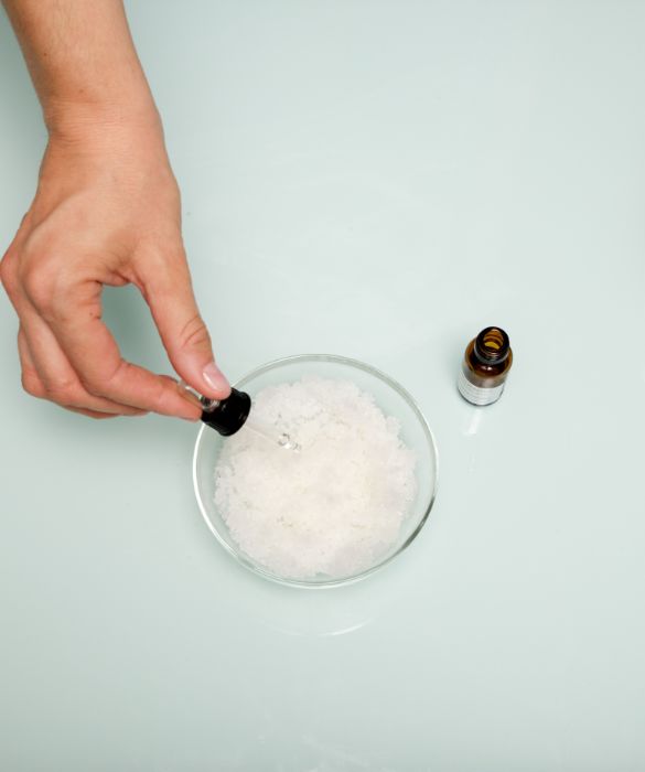 Olio essenziale di rosmarino per rendere ancora più efficace e aromatico il nostro scrub!