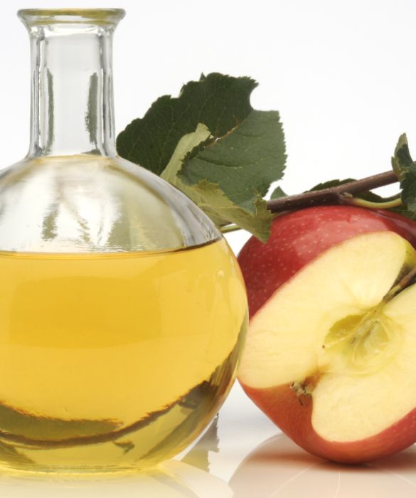 L'aceto di mele è un vero toccasana!
E' un potente antiossidante, aiuta la digestione, rafforza il sistema immunitario e ripristina il metabolismo favorendo la perdita di peso. Non possiamo non averlo in dispensa!