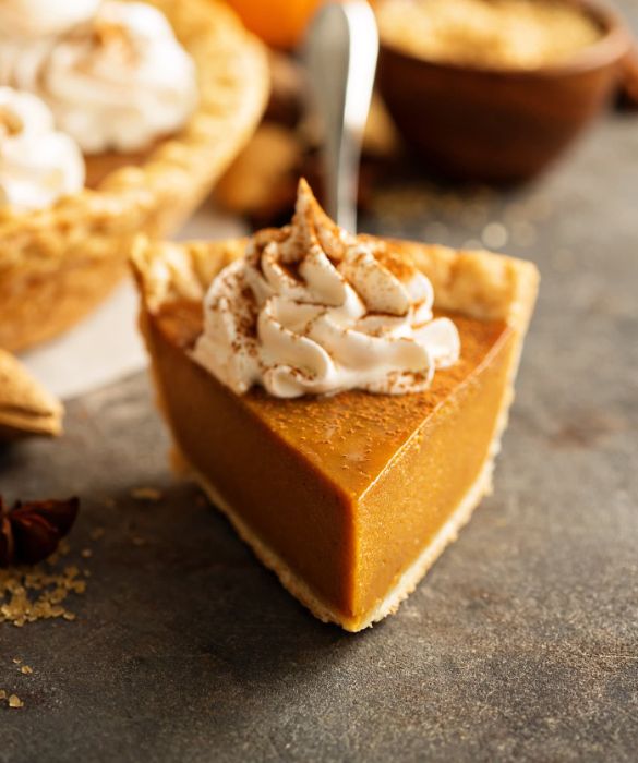 <p>Sapevi che la zucca può essere utilizzata anche nella preparazione dei dolci? Un esempio è la pumpkin pie, tipica torta americana... </p>

