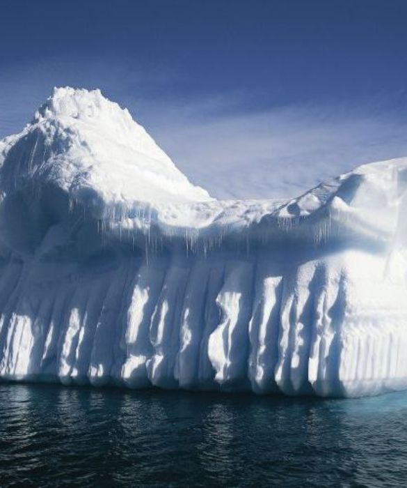 Un luogo comune assolutamente falso è che lo scioglimento degli iceberg possa provocare l'innalzamento del livello degli oceani. In realtà l'acqua che ne deriva è il 90% della massa iniziale, mentre l'innalzamento del mare è dovuto allo scioglimento dei ghiacciai provenienti dalla terraferma.