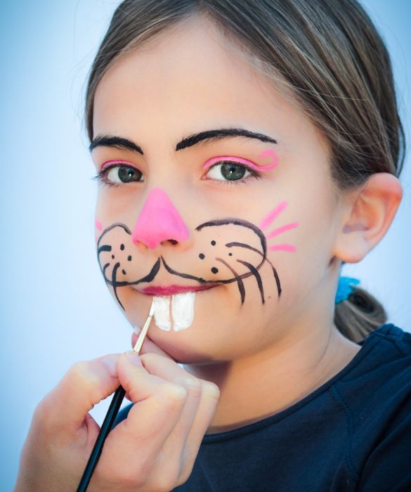 La maschera di Carnevale più facile è quella da felino: basta dipingerla!