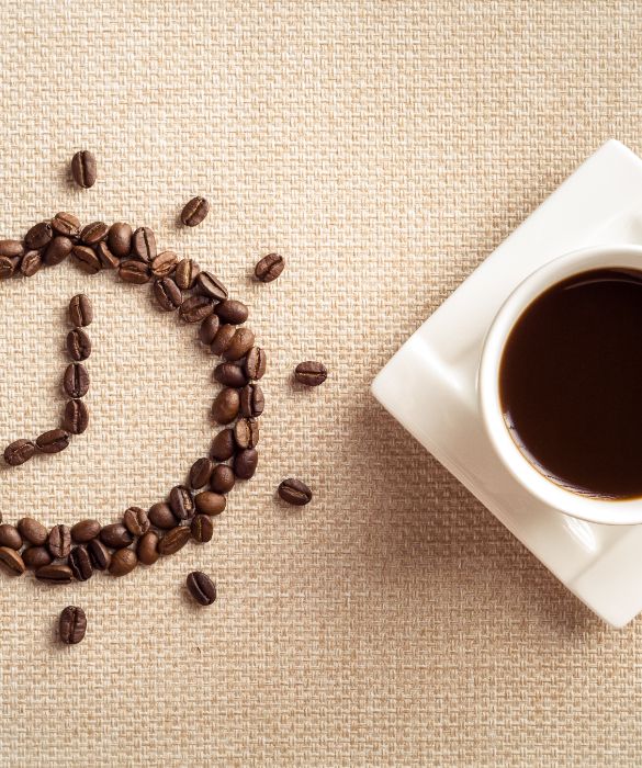Il caffè espresso la mattina, bevuto senza zucchero (e senza dolcificanti) aiuta la linea e ha uno straordinario effetto antiossidante.