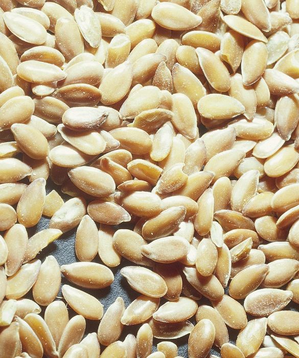 L'olio di semi di lino non è solo un altro dei cibi che apportano i famosi acidi grassi 'buoni', ma possiede anche proprietà antinfiammatorie.