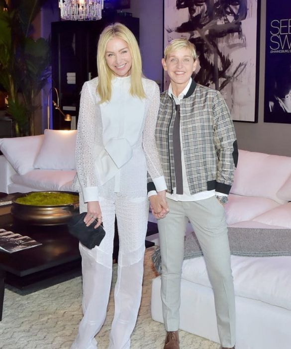 <p>Portia de Rossi e Ellen DeGeneres si sono conosciute nel 2004 e sposate nel 2008. Nel 2011 la rivista statunitense Forbes ha inserito le due nell’elenco delle coppie più potenti del mondo.</p>
