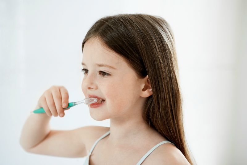 Igiene orale bambina