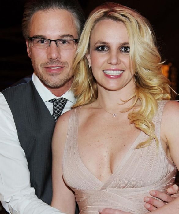 <p>La coppia è stata insieme per alcuni anni: nello specifico, tre di relazione e uno di fidanzamento. Dopo una proposta di matrimonio arrivata con un anello da 3.5 carati del valore di 90.000 dollari, hanno annunciato la loro separazione nel 2013. Britney ha persino restituito l'anello.</p>
