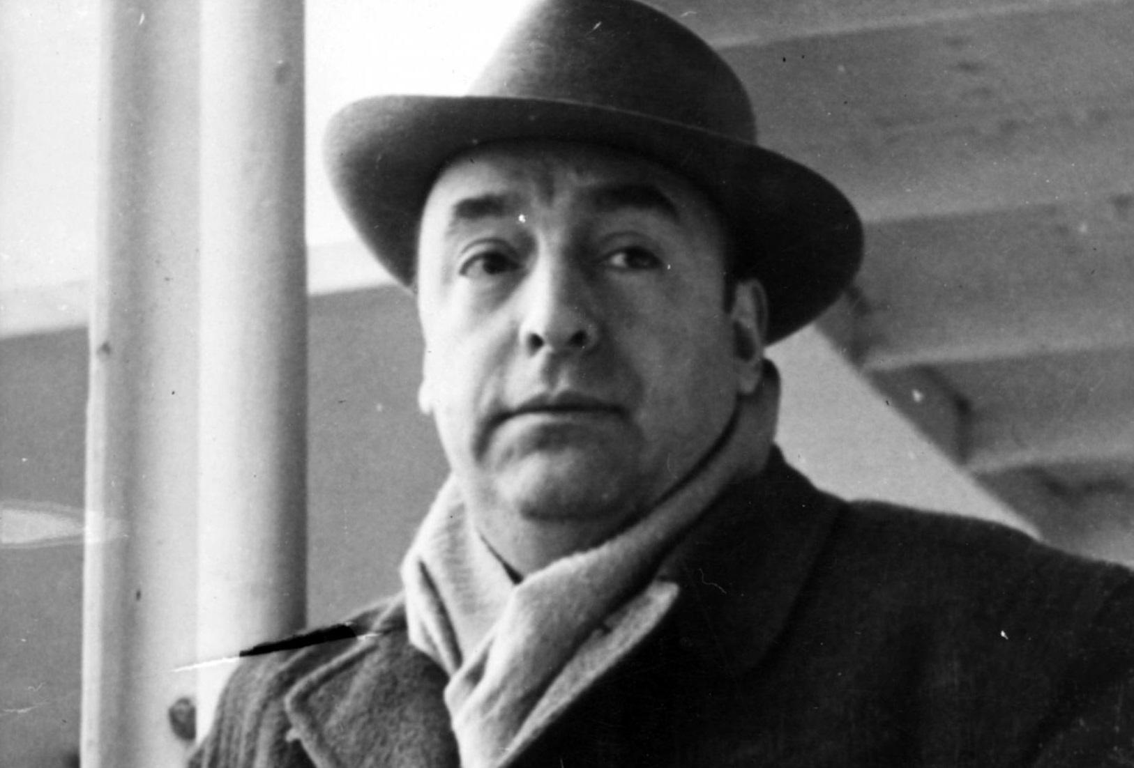 Pablo Neruda poesie d'amore da dedicare: ecco le 10 più belle