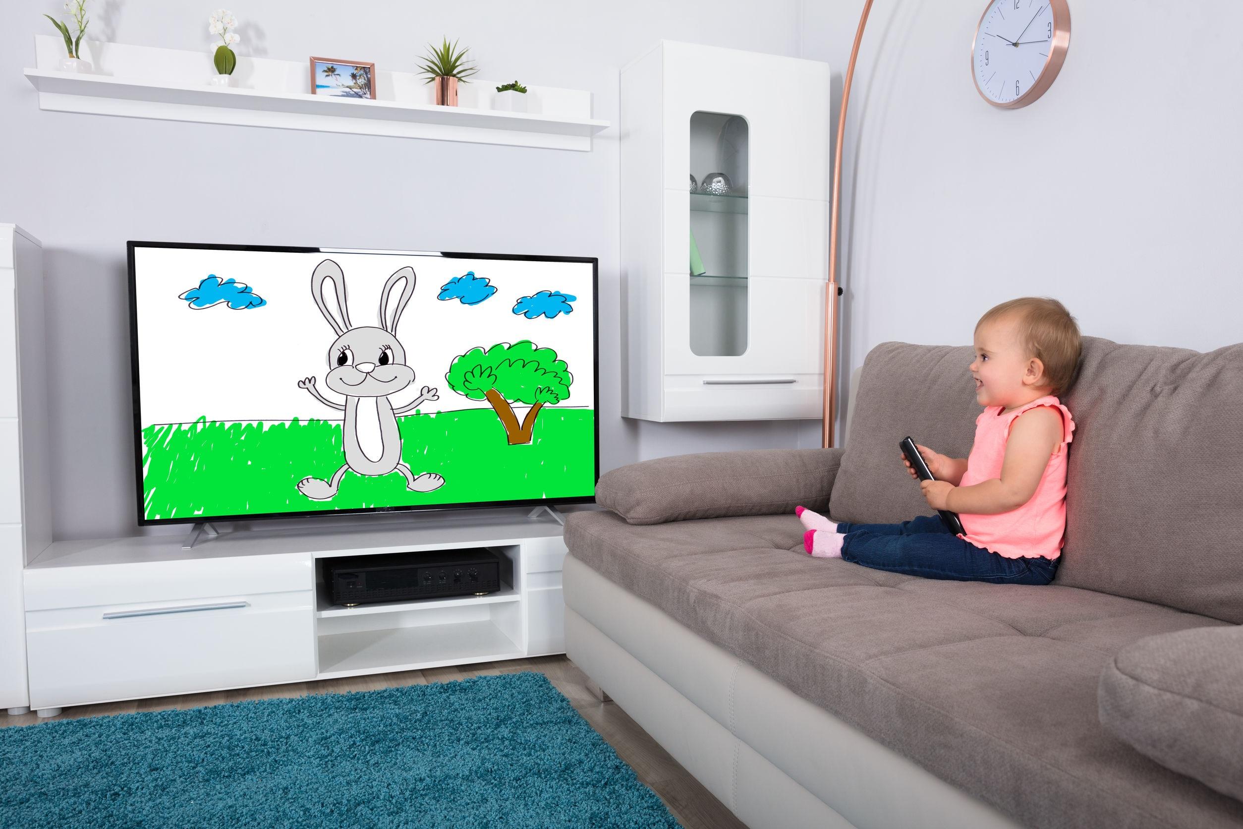 Включи телевизор детской. Телевизор с мультиками. Телевизор в жизни ребенка. Телевизор в детской с мультиками. Телевизор в садике.