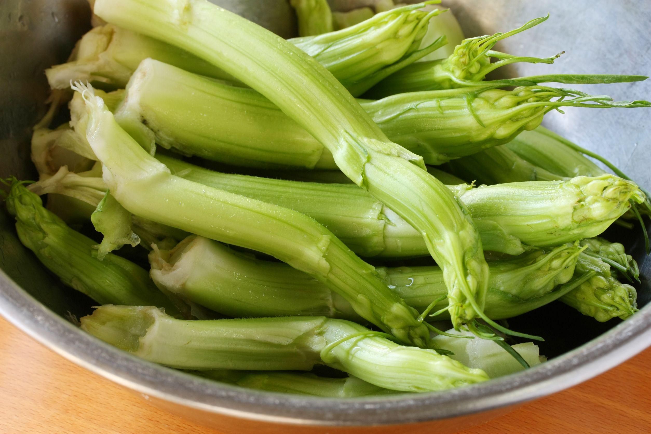 Come cucinare le puntarelle: fresche con le alici