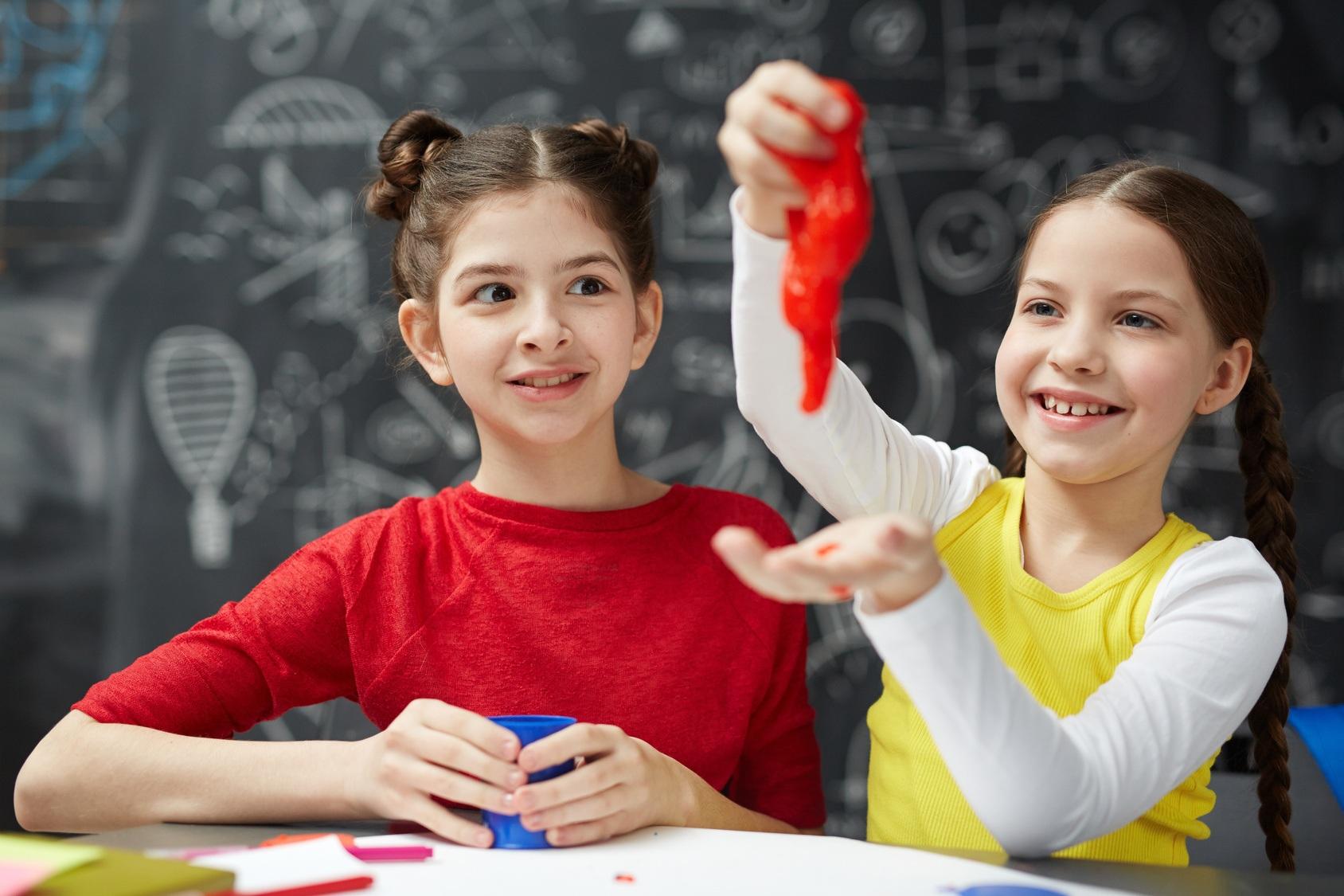 Come fare lo slime, la gelatina appiccicosa che fa impazzire i bambini