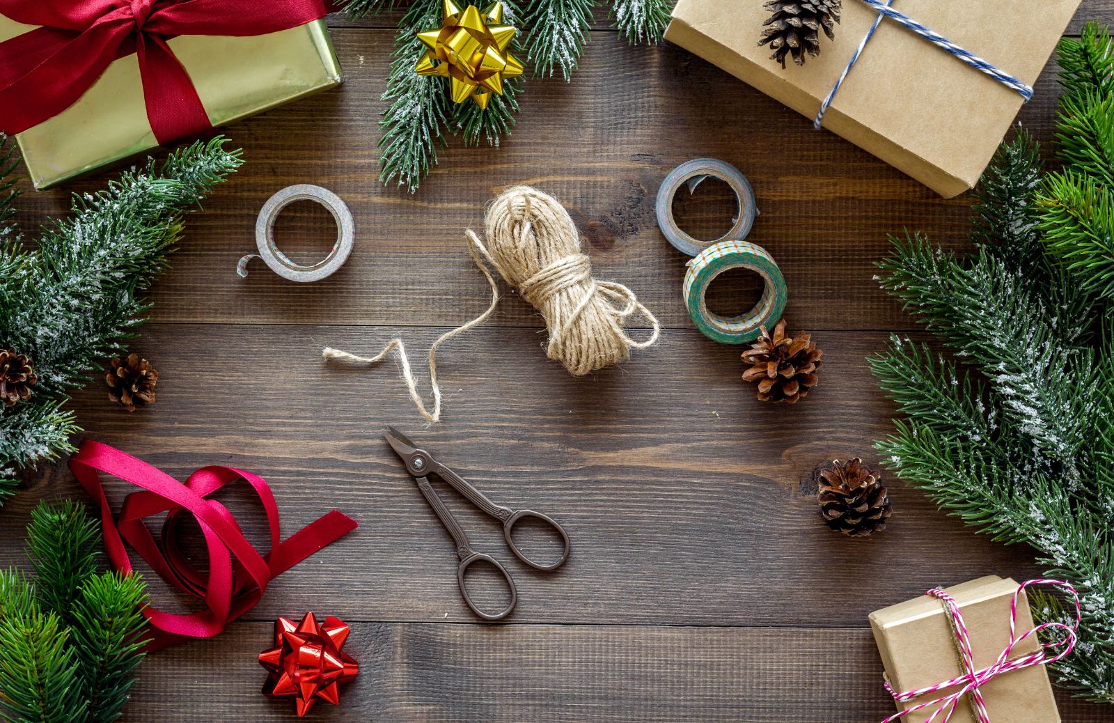 Decorazioni natalizie con pigne: 5 idee creative per casa