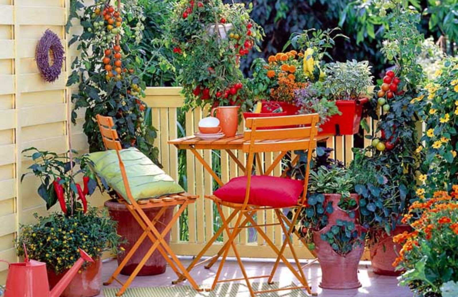 Le 5 idee per arredare un piccolo balcone