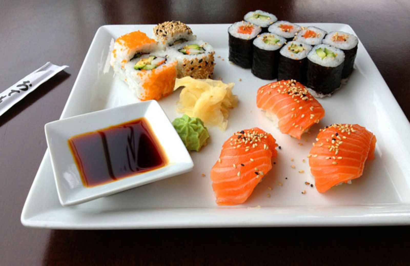 Sushi bon ton: le 5 regole per mangiarlo correttamente