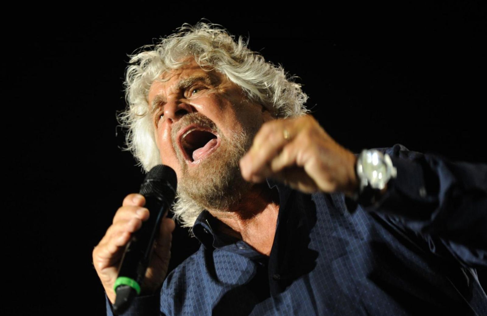 Le vittime di violenza non denunciano per colpa di quelli come Beppe Grillo