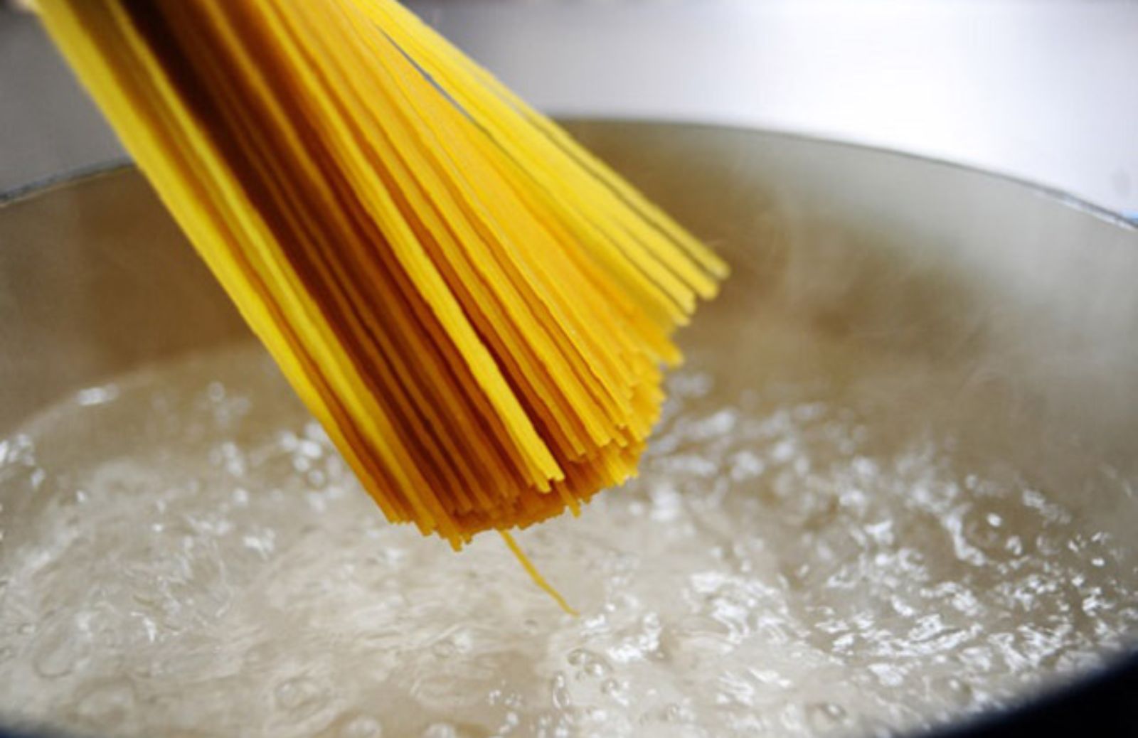 I 5 modi per riciclare l’acqua della pasta