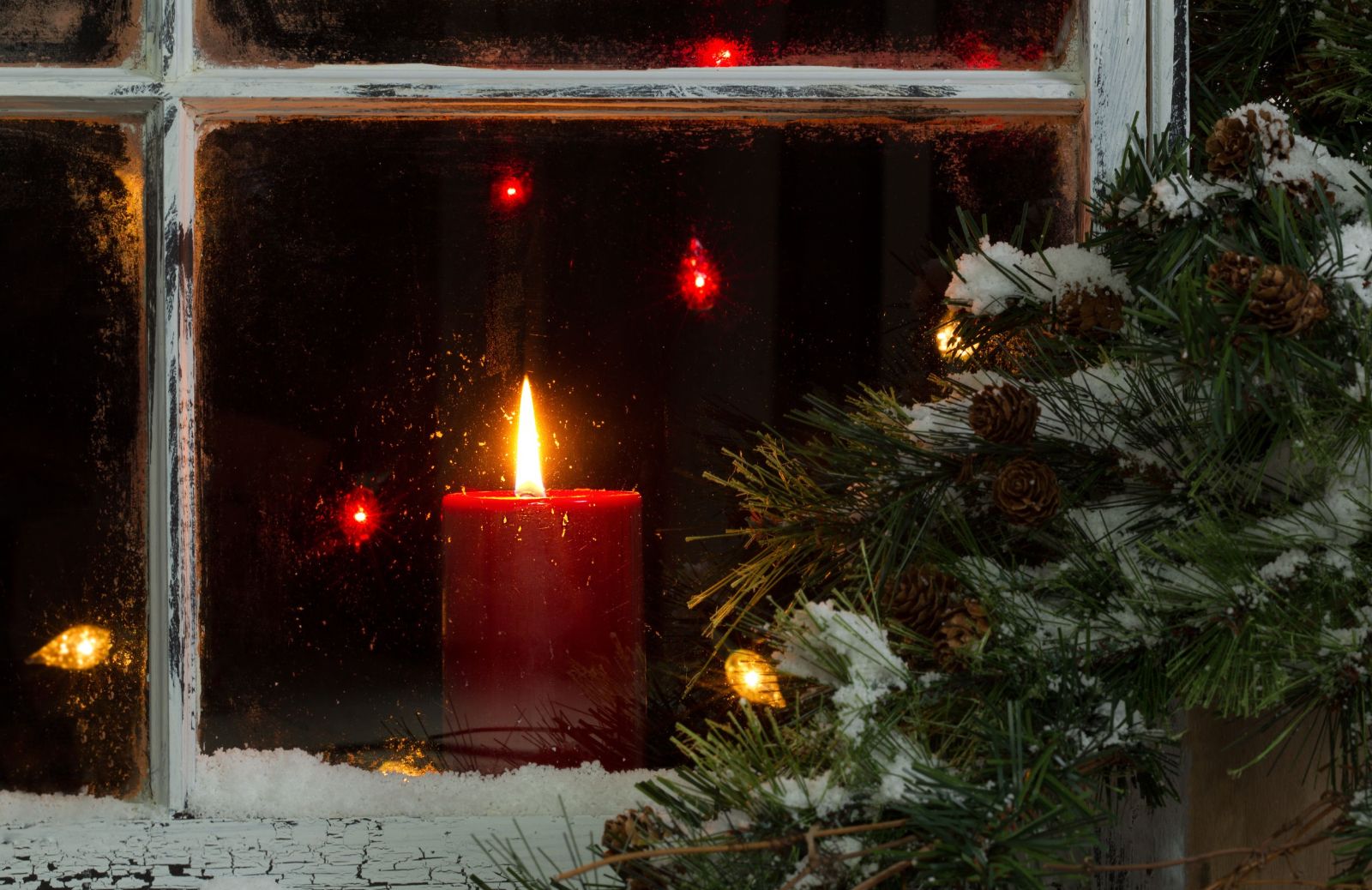 Risparmiare energia a Natale: 5 consigli per festeggiare senza svenarsi