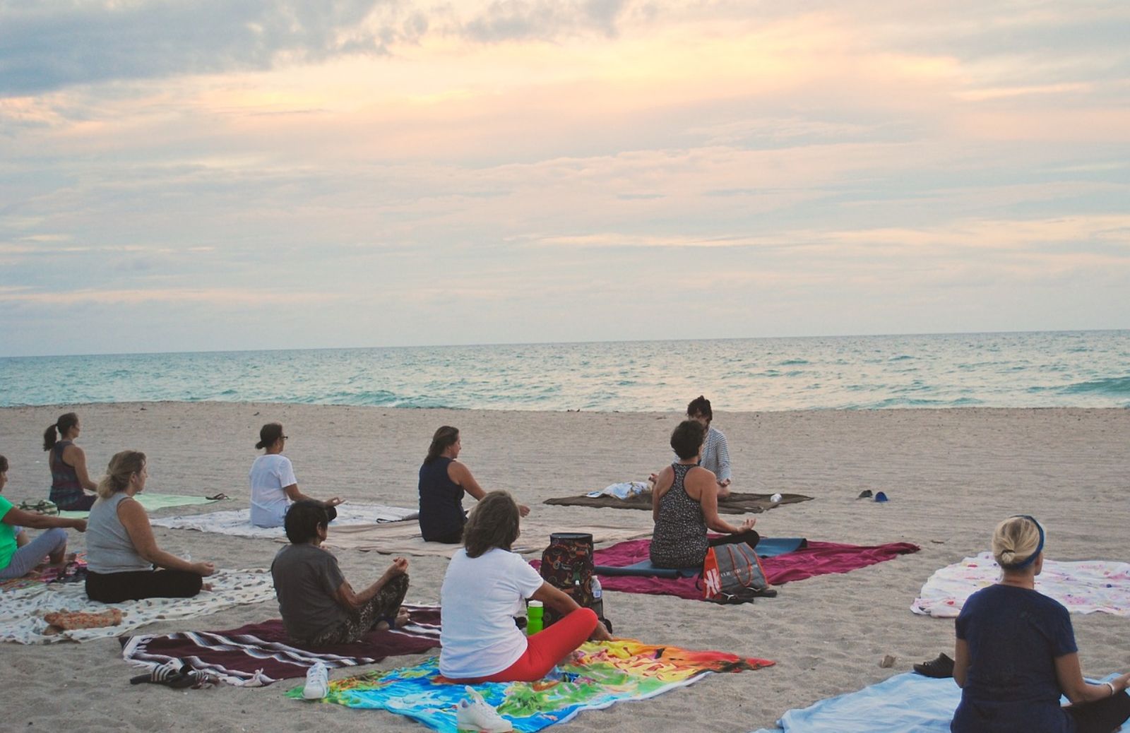 Yoga (e non solo) gratis in città e al mare: ecco dove