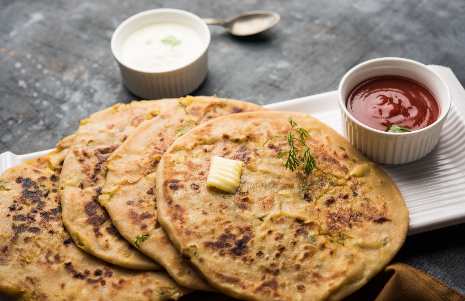 Dal cheese naan al garlic naan: le varianti del pane indiano