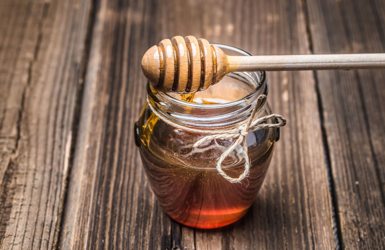 Miele di melata: qual è la differenza con il miele di nettare?
