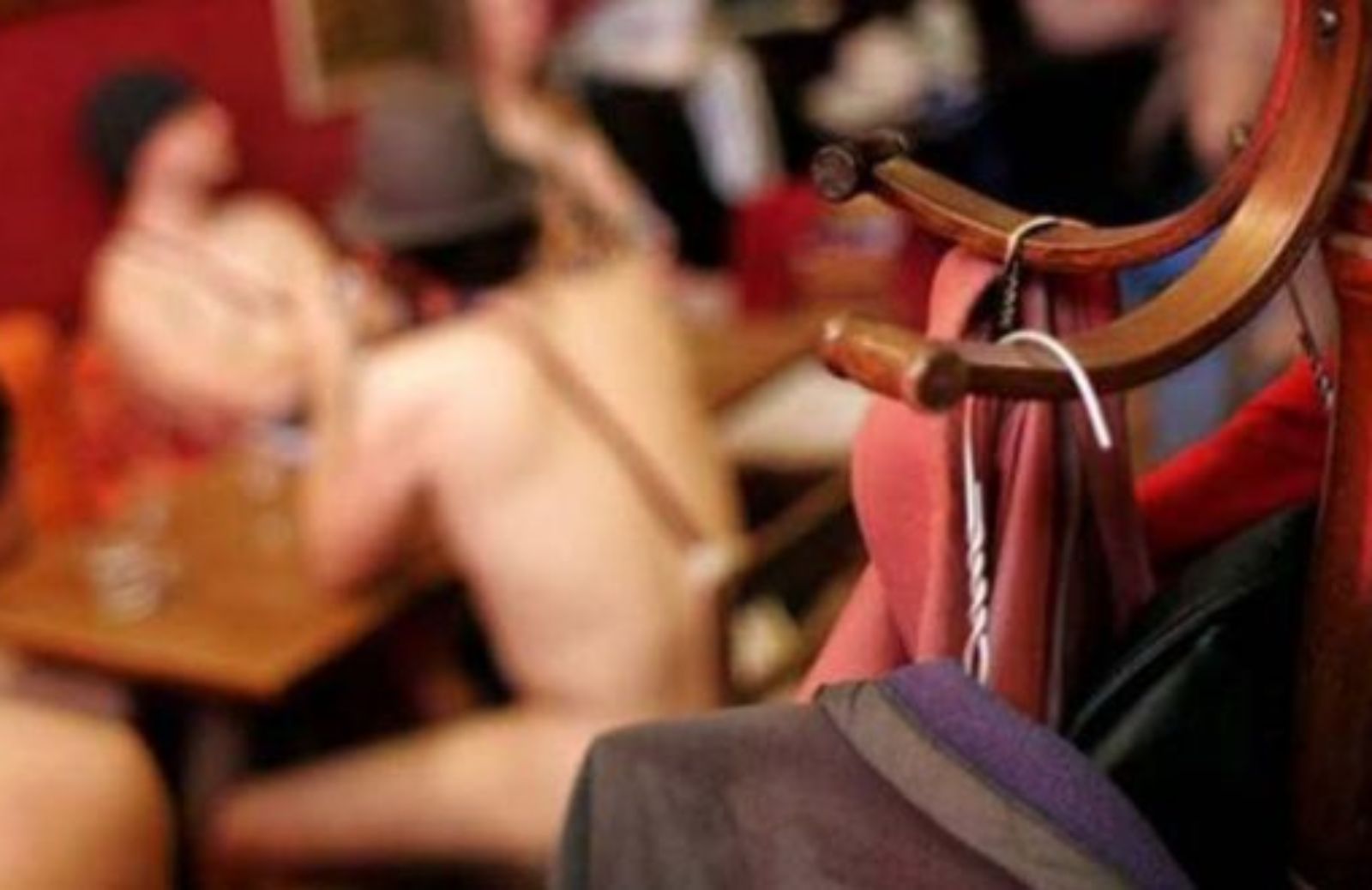 Apre in Italia il primo ristorante per nudisti 
