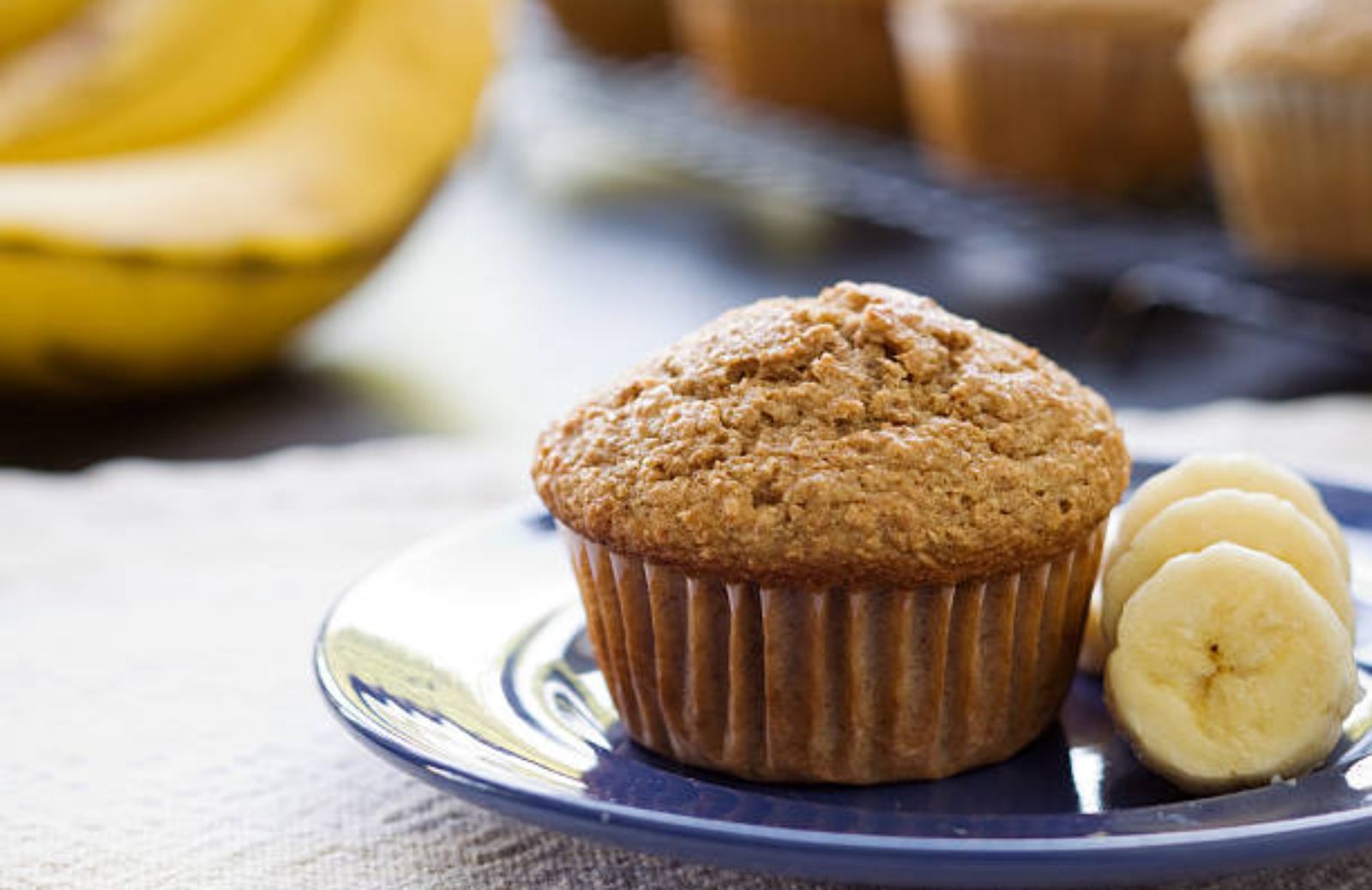 La ricetta dei muffin (light) alla banana conquista il web