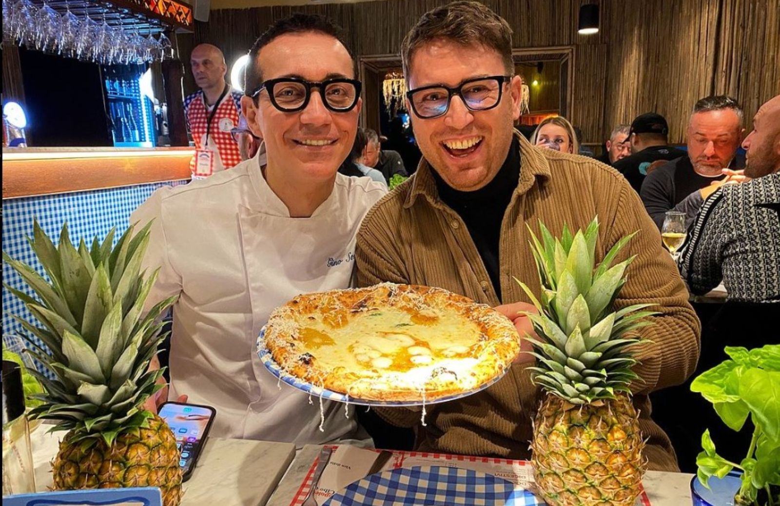 Oltre i tabù: La pizza all'ananas fa davvero schifo?