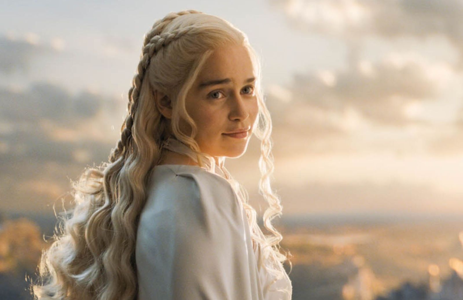 Emilia Clarke: i 10 momenti più belli di Daenerys Targaryen ne “Il trono di spade”