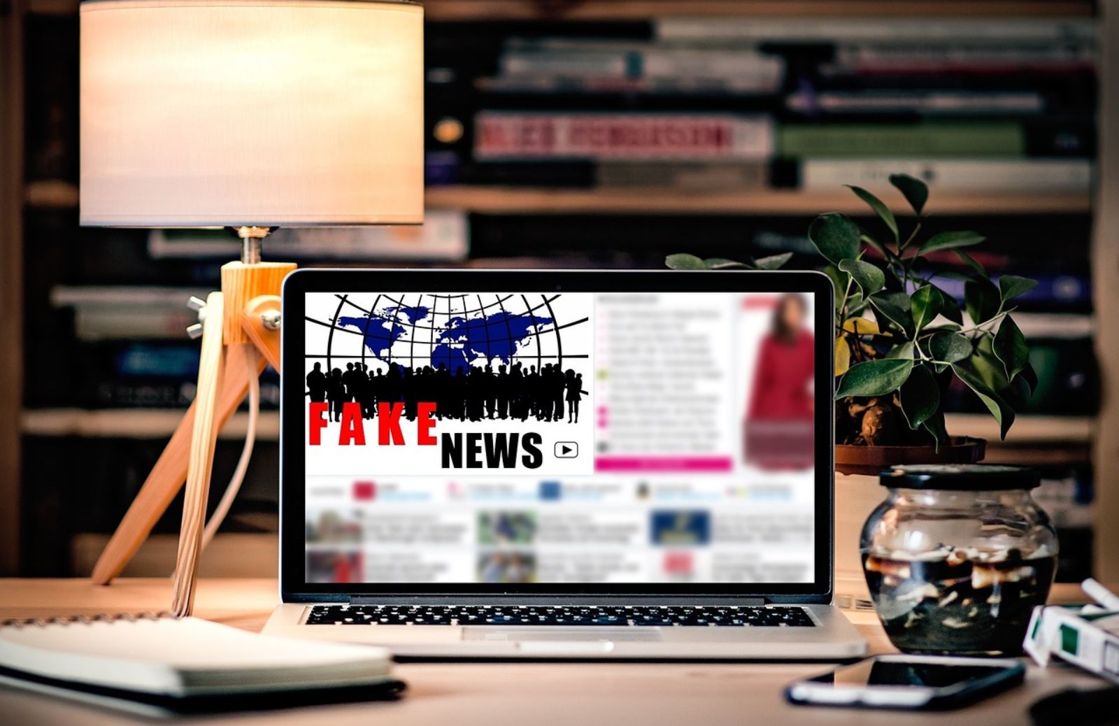 Fake news: cosa sono e tutti i trucchi per riconoscerle e non farsi ingannare 