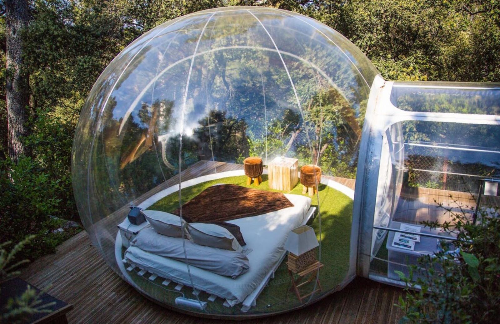 Bubble Tent, la tenda da campeggio trasparente per addormentarsi sotto le stelle