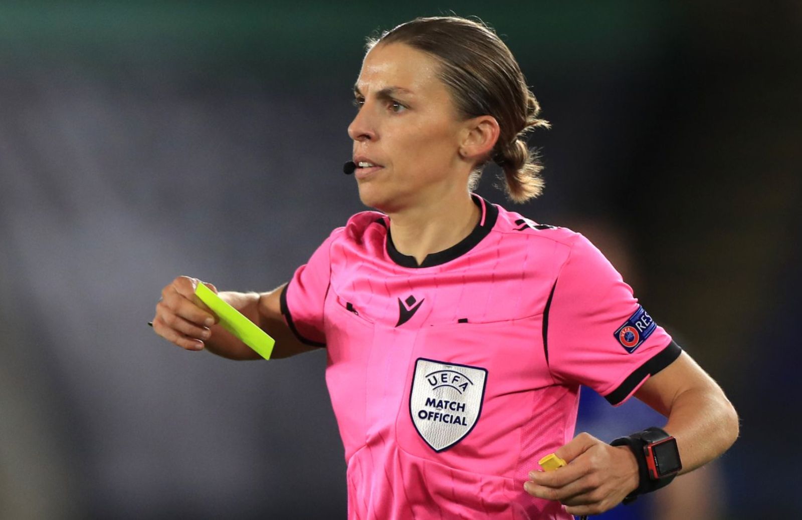 Chi è Stéphanie Frappart, la prima donna ad arbitrare in Champions League