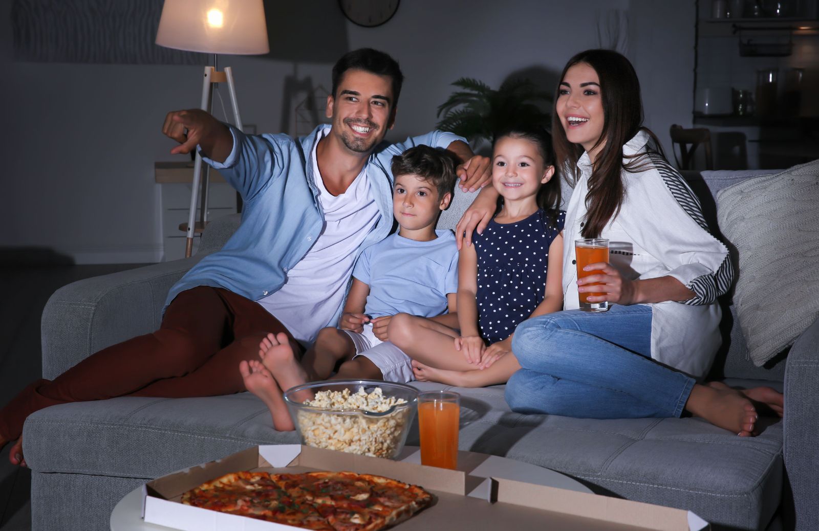 Il piccolo schermo accende le serate: in Tv i film imperdibili per restare in famiglia