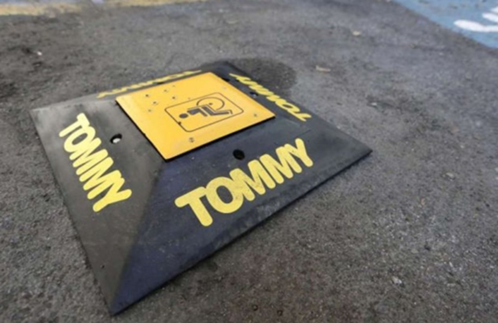 Tommy 2.0, il dissuasore elettronico che difende i parcheggi per disabili