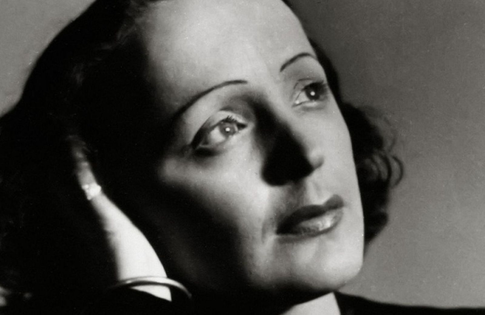 Tutto su Edith Piaf, una vita tra arte e tormento