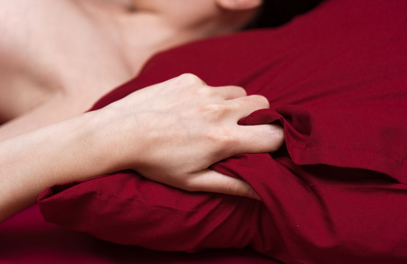 Orgasmi: 5 regole per fingerli (e non farsi beccare)