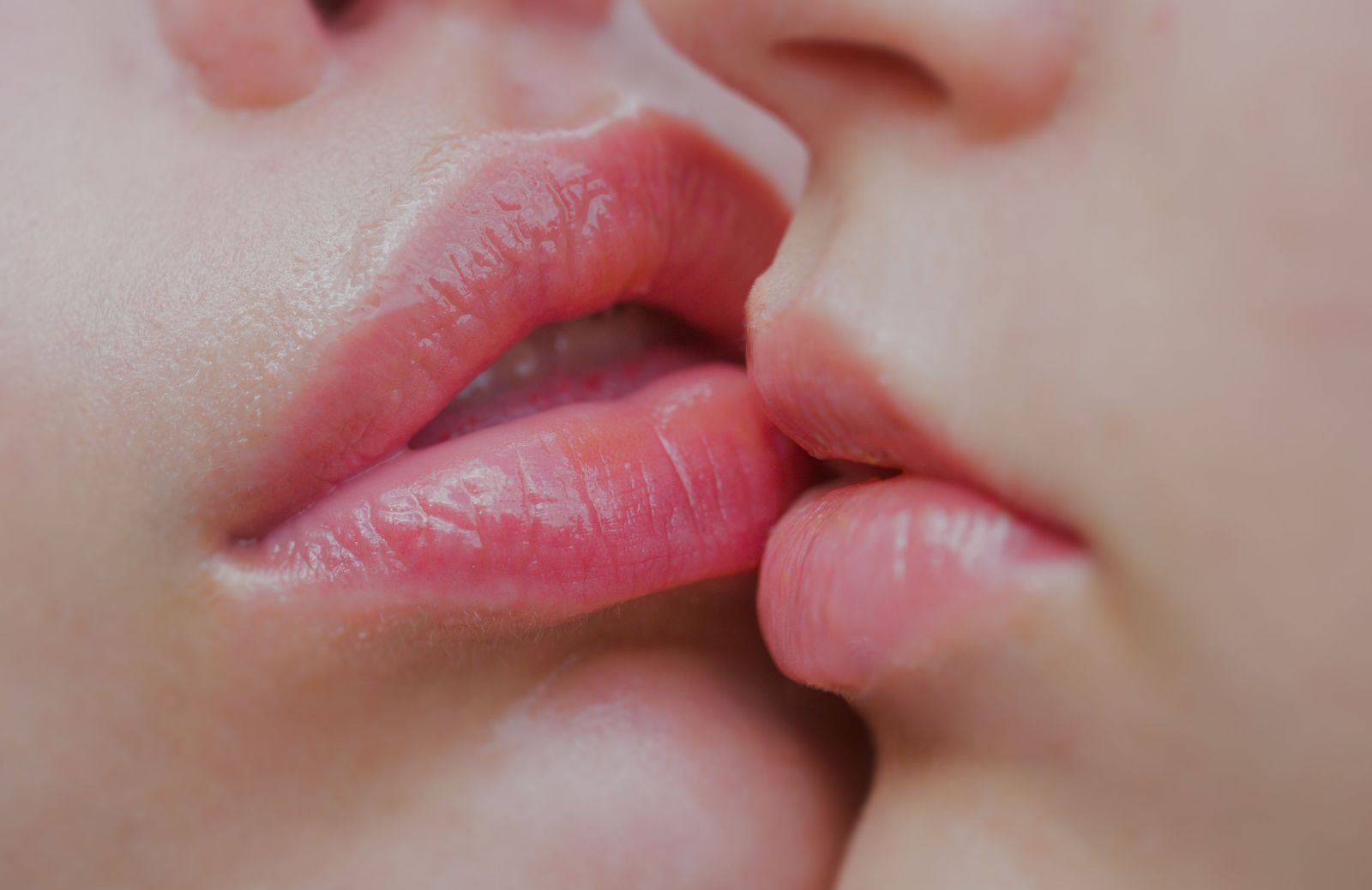 Sesso lesbico: le 10 posizioni migliori per raggiungere l’orgasmo