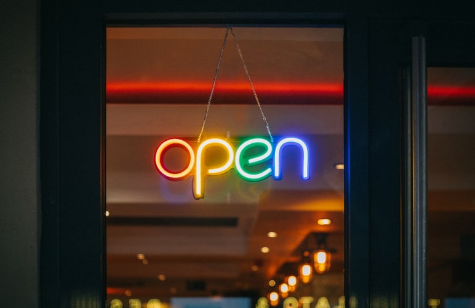 Coppia aperta: cosa significa, come funziona, rischi e opportunità