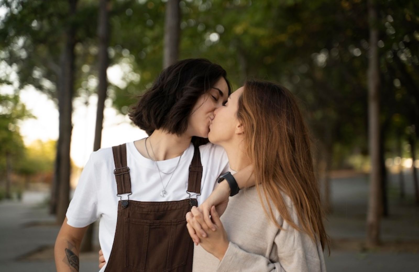 Hinge e dintorni: il dating fluido oltre le etichette