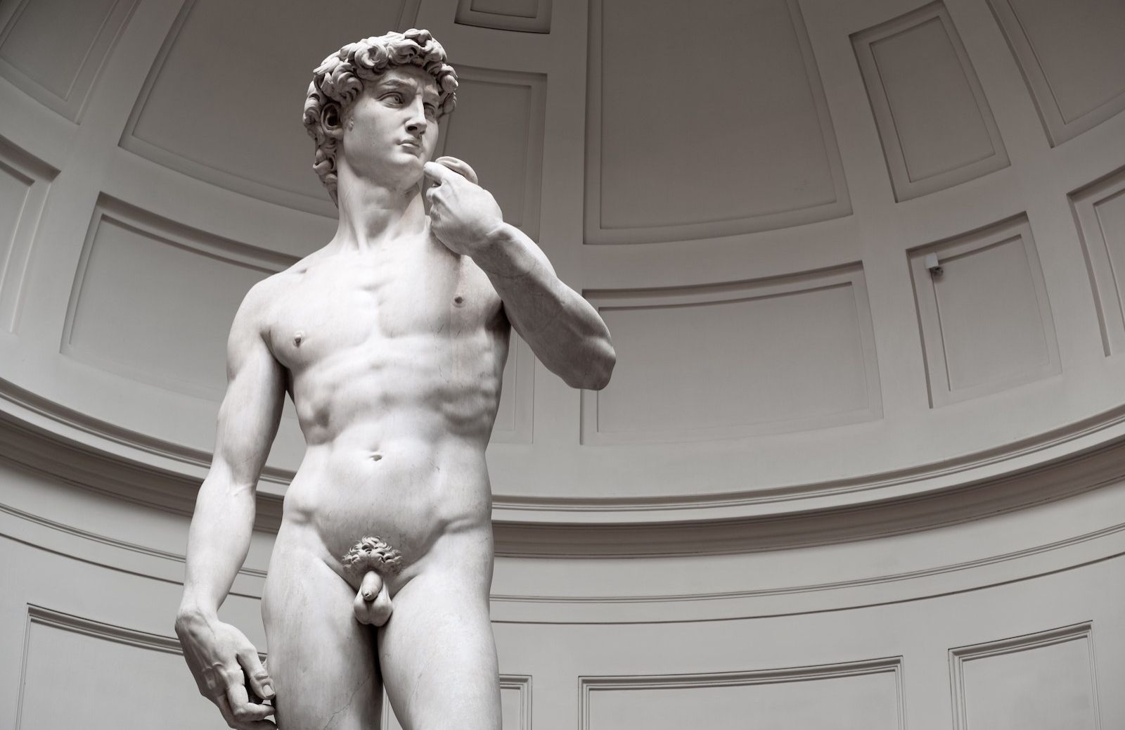 Perché le statue degli eroi greci hanno il pene piccolo?